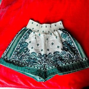 NWT Francesca’s gauze shorts